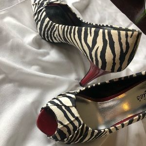 Candies Zebra print pumps
